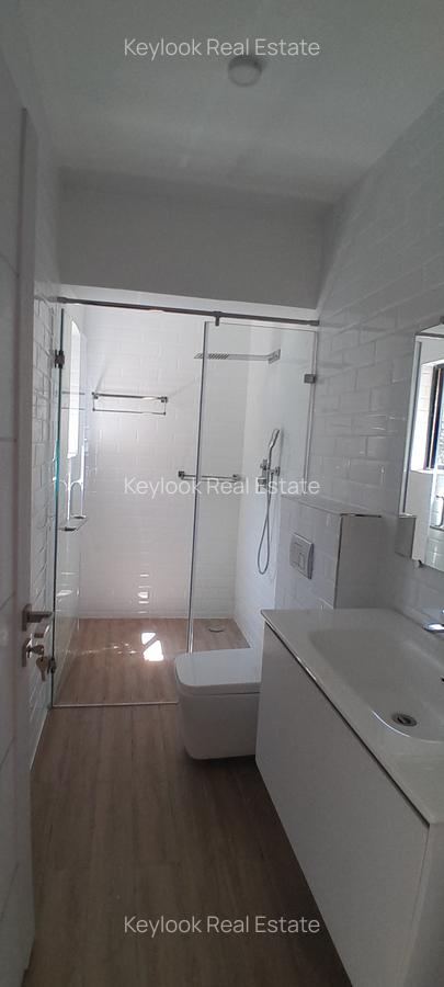 3 Bed Apartment with En Suite at Lavington - 12