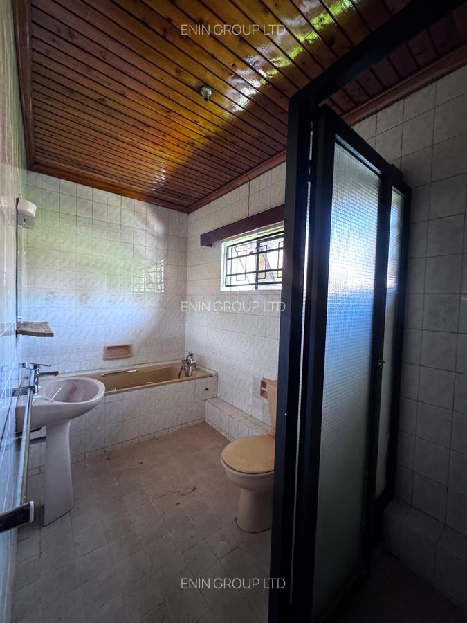 4 Bed House with En Suite in Nyari - 12