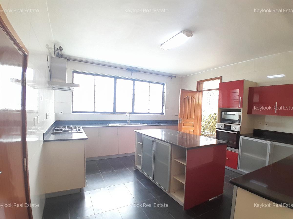 5 Bed Townhouse with En Suite at Lavington - 7