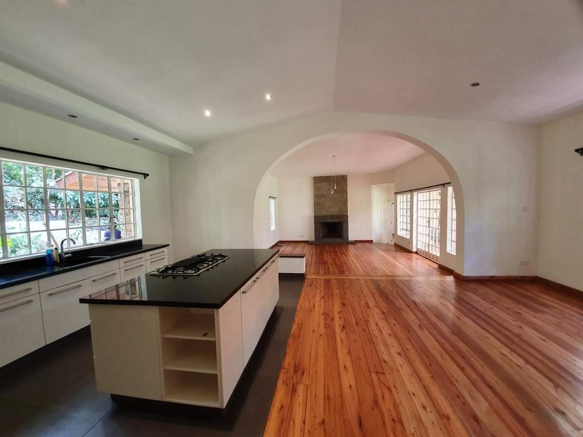 3 Bed House with En Suite at Ridgeways - 2