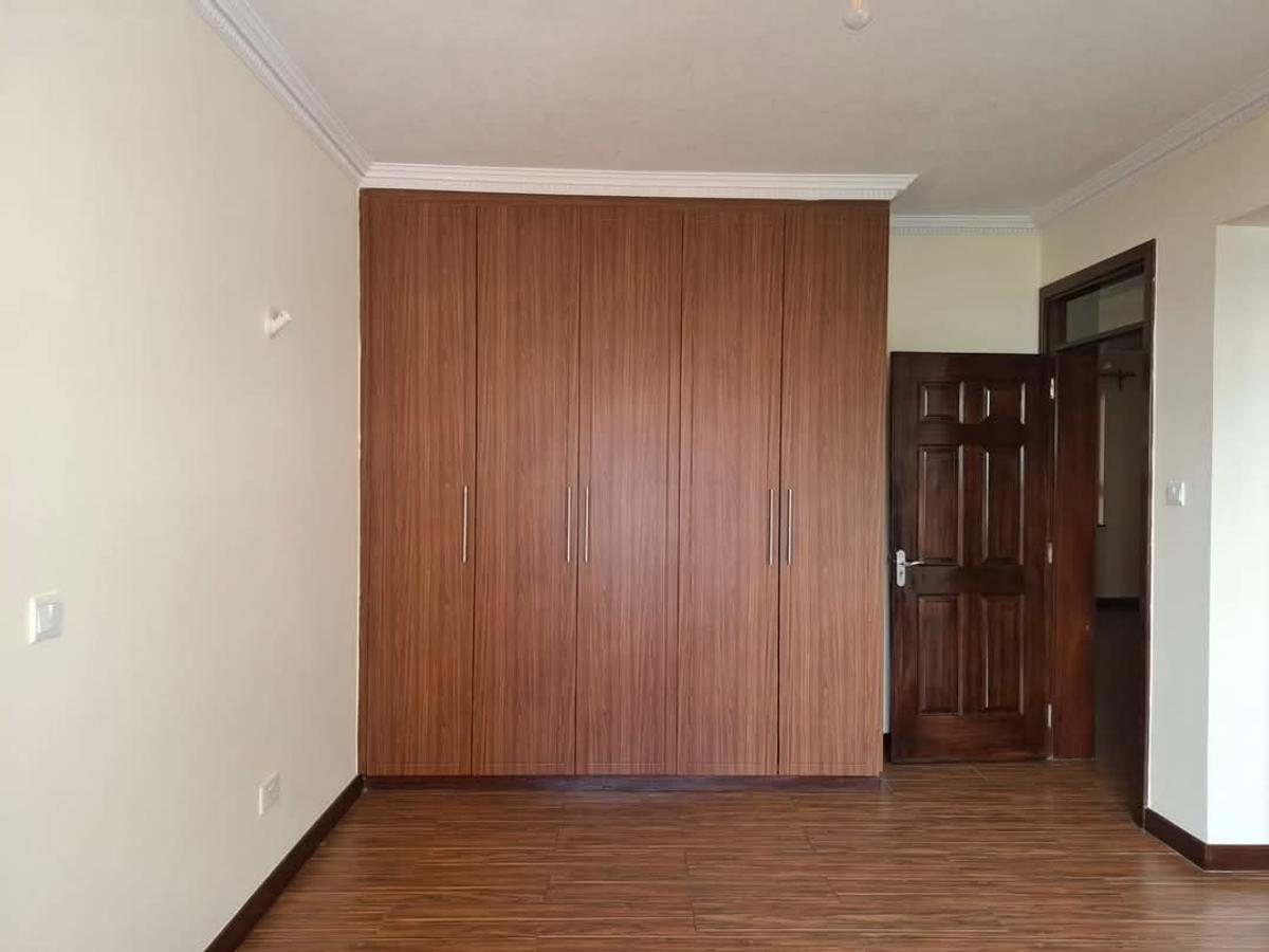 3 Bed Apartment with En Suite at Brookside Drive - 12