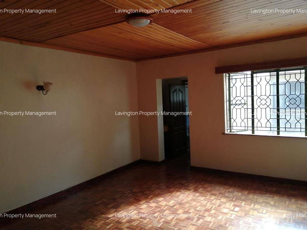 5 Bed House with En Suite at Lavington Green - 11