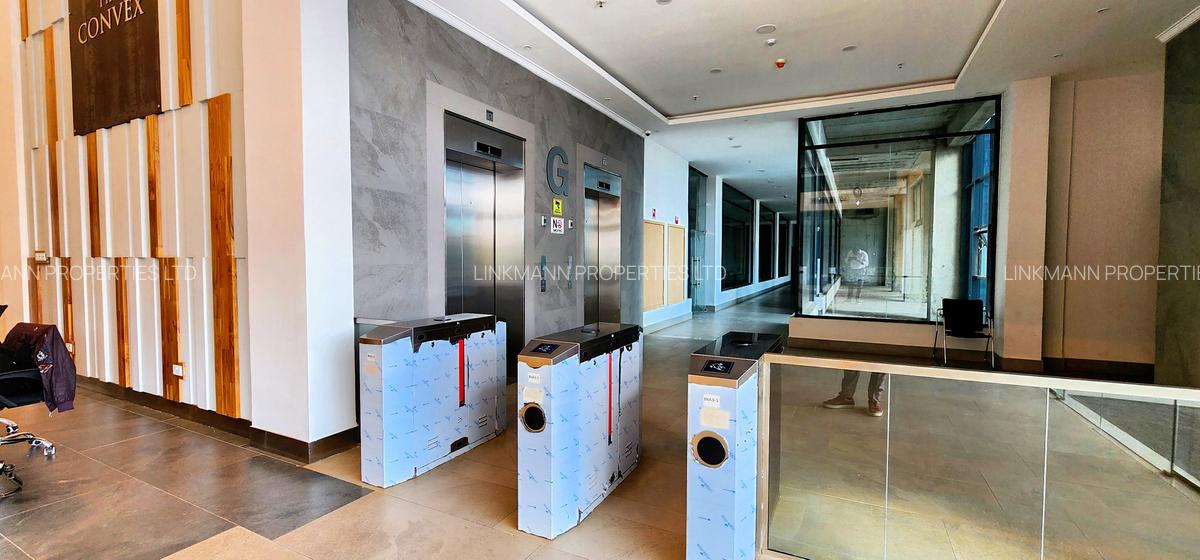 4,000 ft² Office with Service Charge Included in Riverside - 10