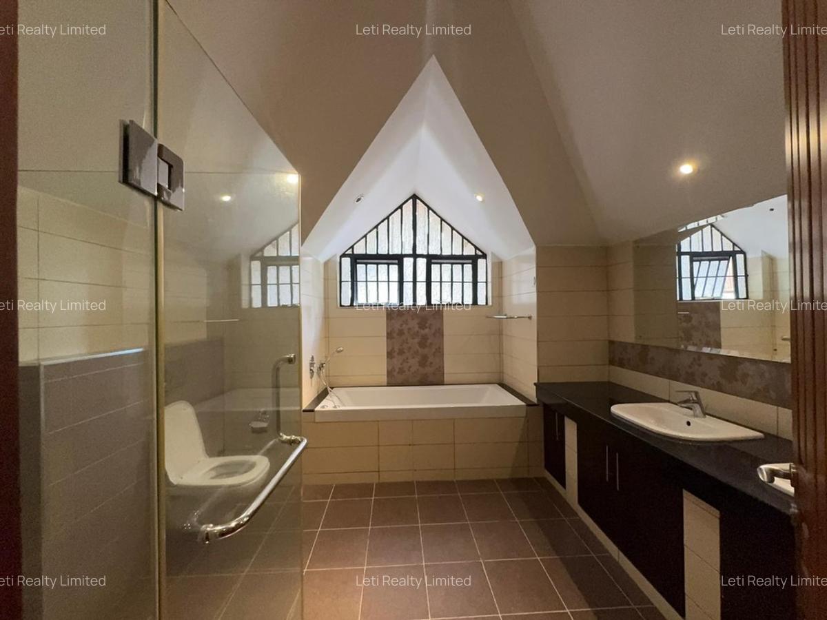 5 Bed Townhouse with En Suite in Lavington - 9