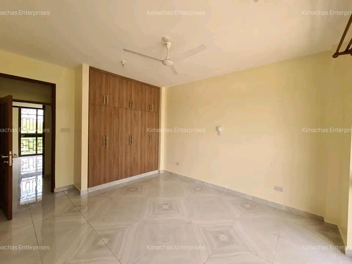 3 Bed Apartment with En Suite at Off Links - 13