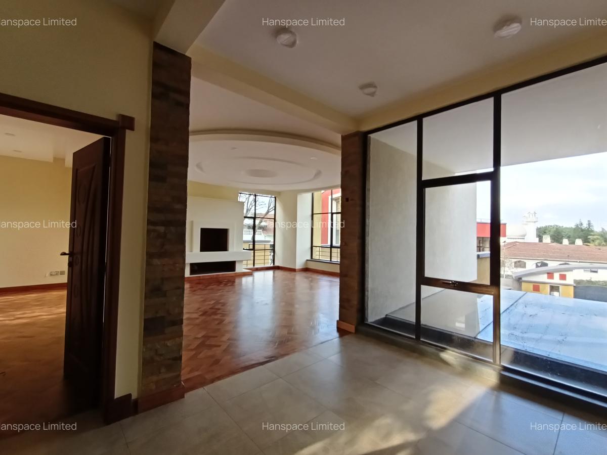 5 Bed Villa with En Suite in Lavington - 3