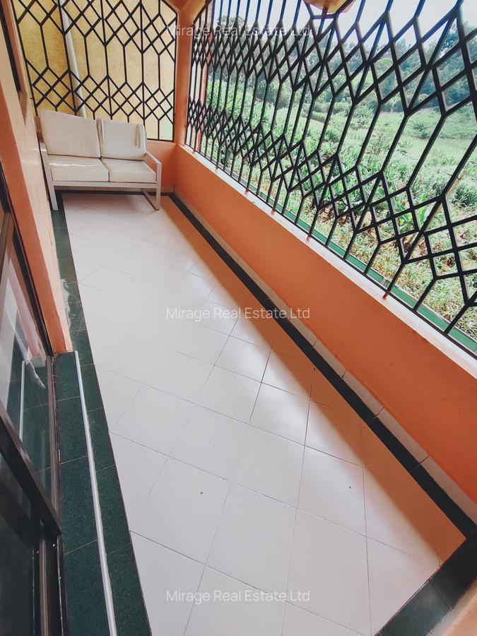 6 Bed House with En Suite in Lavington - 8