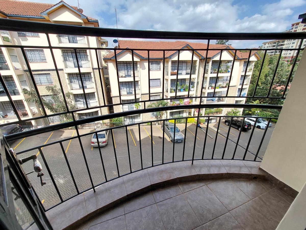 3 Bed Apartment with En Suite at Hundreds Streets - 10