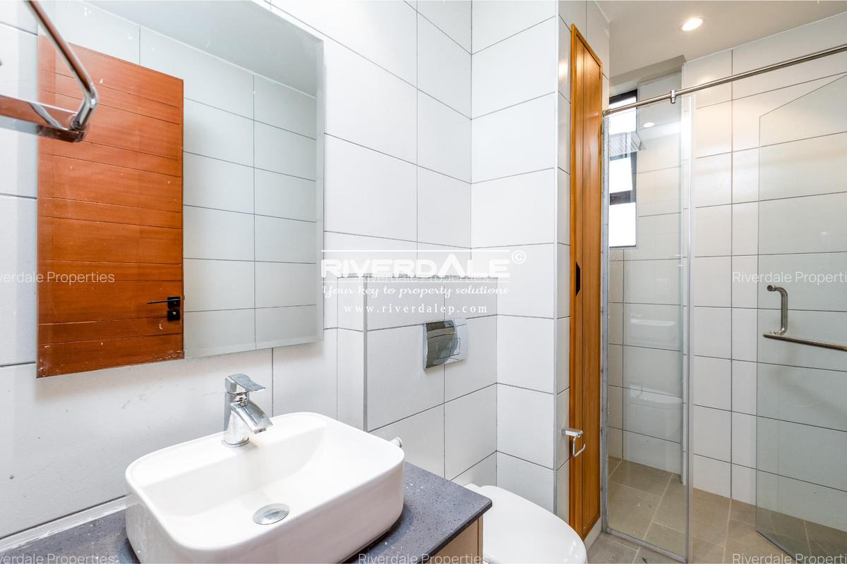 4 Bed Apartment with En Suite in Parklands - 10