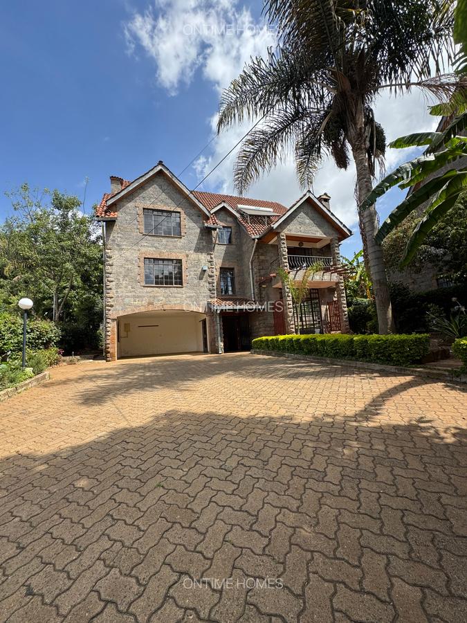 5 Bed Villa with En Suite in Lavington - 1