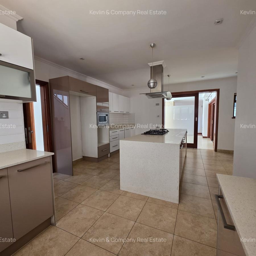 5 Bed Villa with En Suite in Lavington - 6