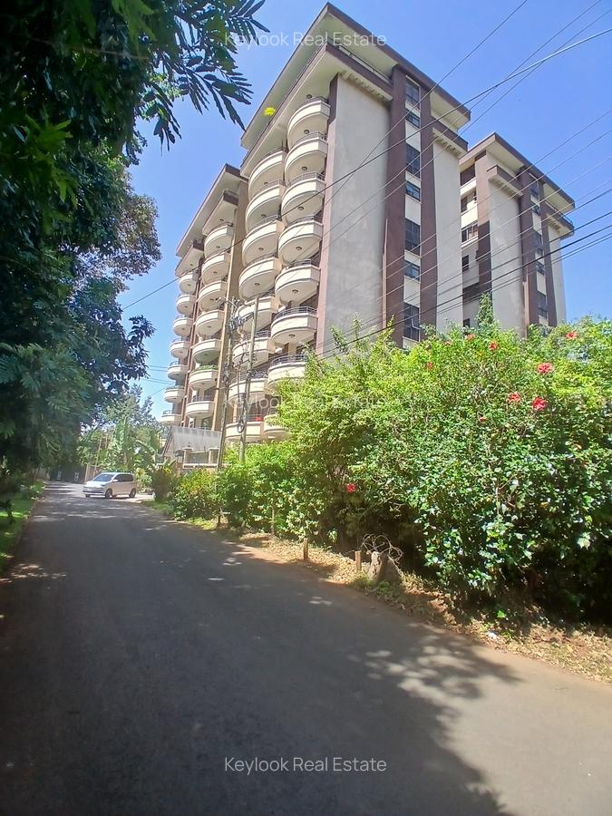 3 Bed Apartment with En Suite at Riverside Drive - 1