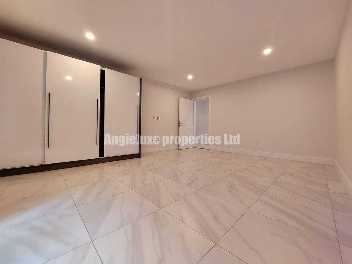 3 Bed Apartment with En Suite at Raphta Road - 17