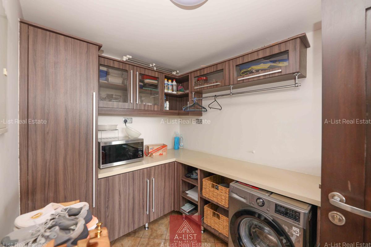 5 Bed Villa with En Suite at Kabarsiran Road - 19
