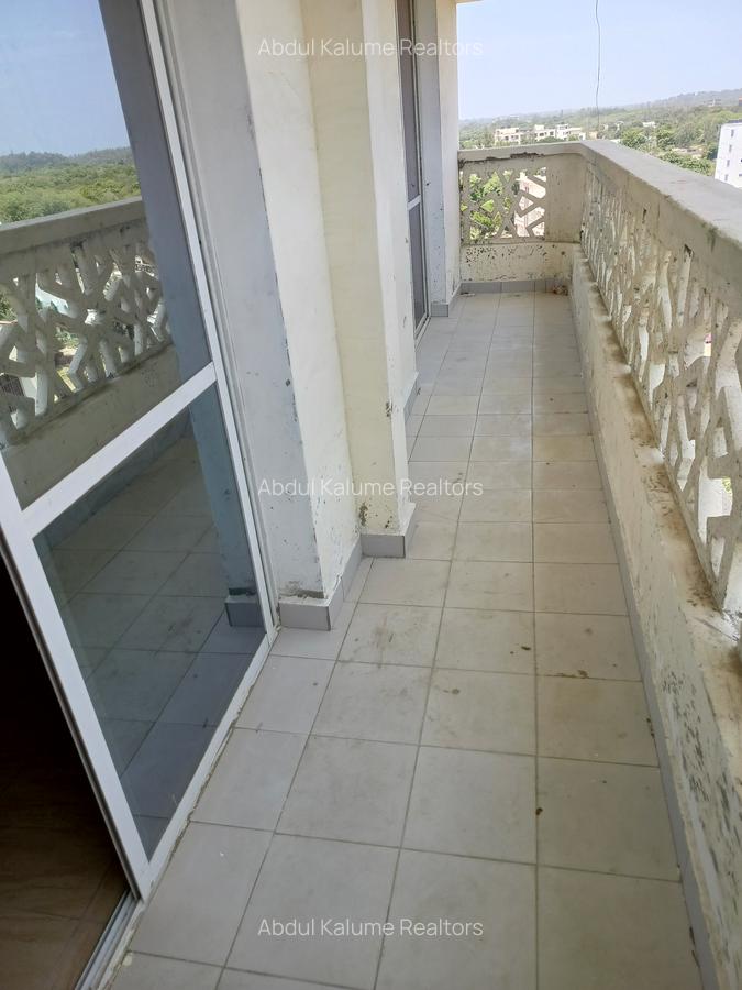 Serviced 2 Bed Apartment with En Suite at Bamburi - 5
