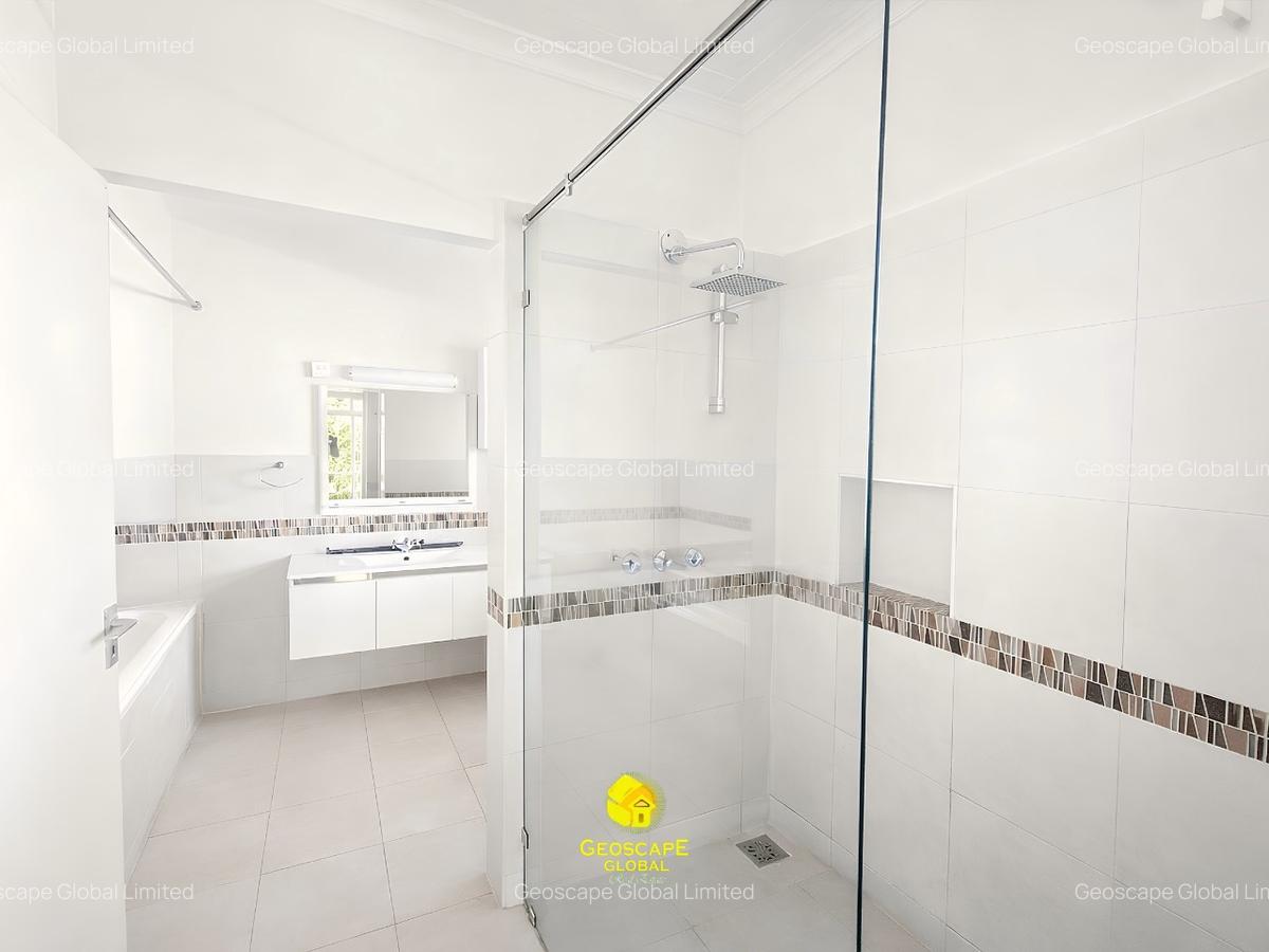 5 Bed House with En Suite in Spring Valley - 8