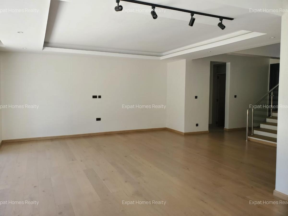 4 Bed Villa with En Suite in Lavington - 8