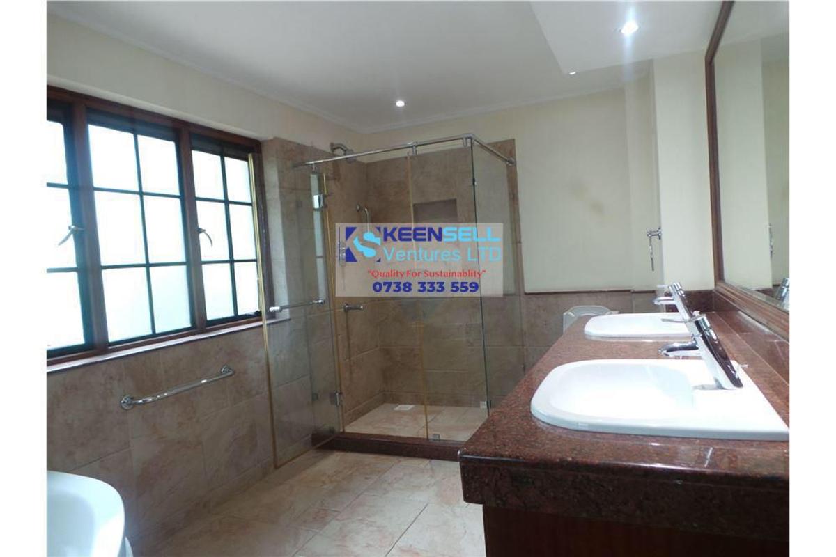 5 Bed Townhouse with En Suite in General Mathenge - 14