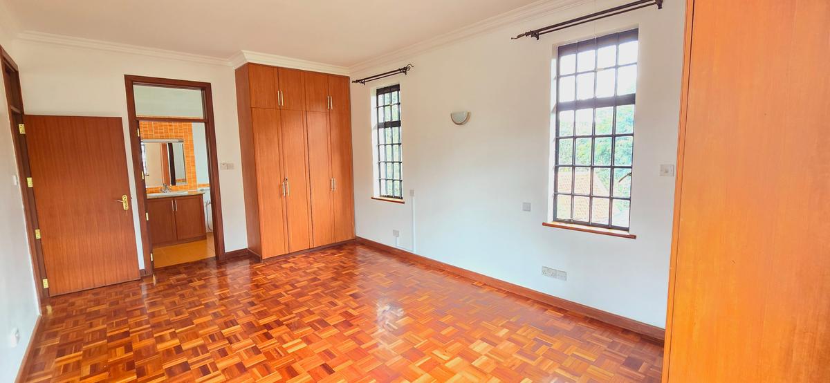 4 Bed Villa with En Suite at Convent Drive - 18