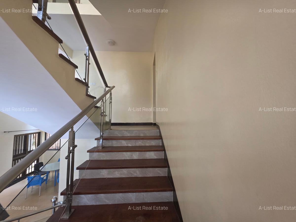 5 Bed Villa with En Suite at Chalbi Road - 10