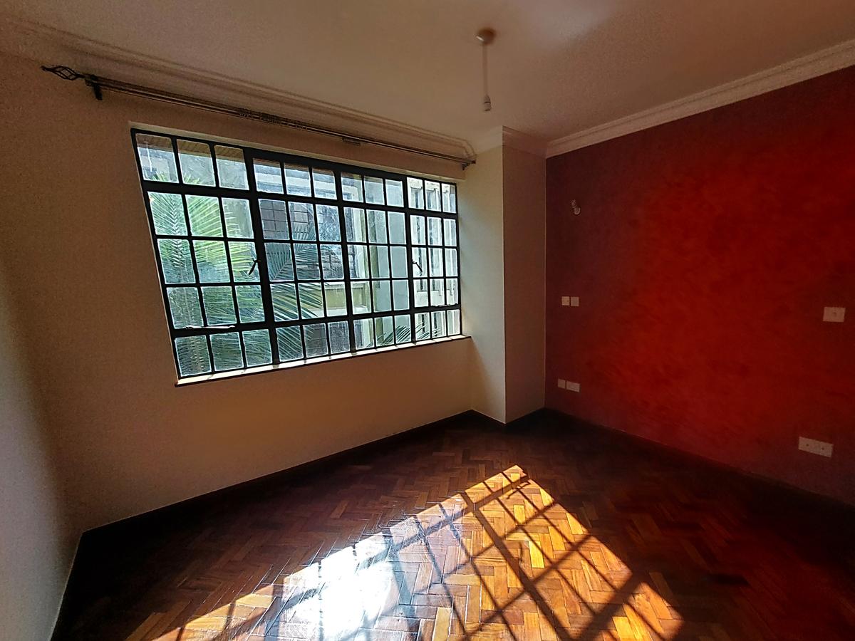 3 Bed Apartment with En Suite at Hundreds Streets - 15