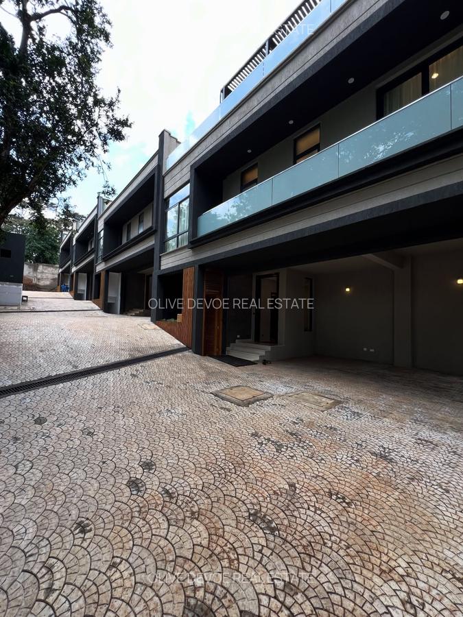 5 Bed Villa with En Suite in Westlands Area - 1