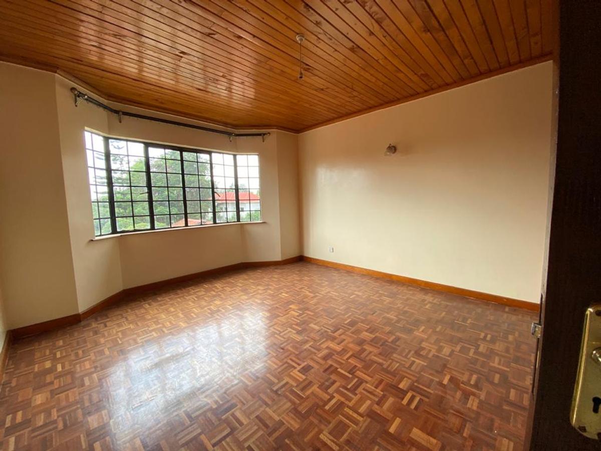 3 Bed Apartment with En Suite in Lavington - 16