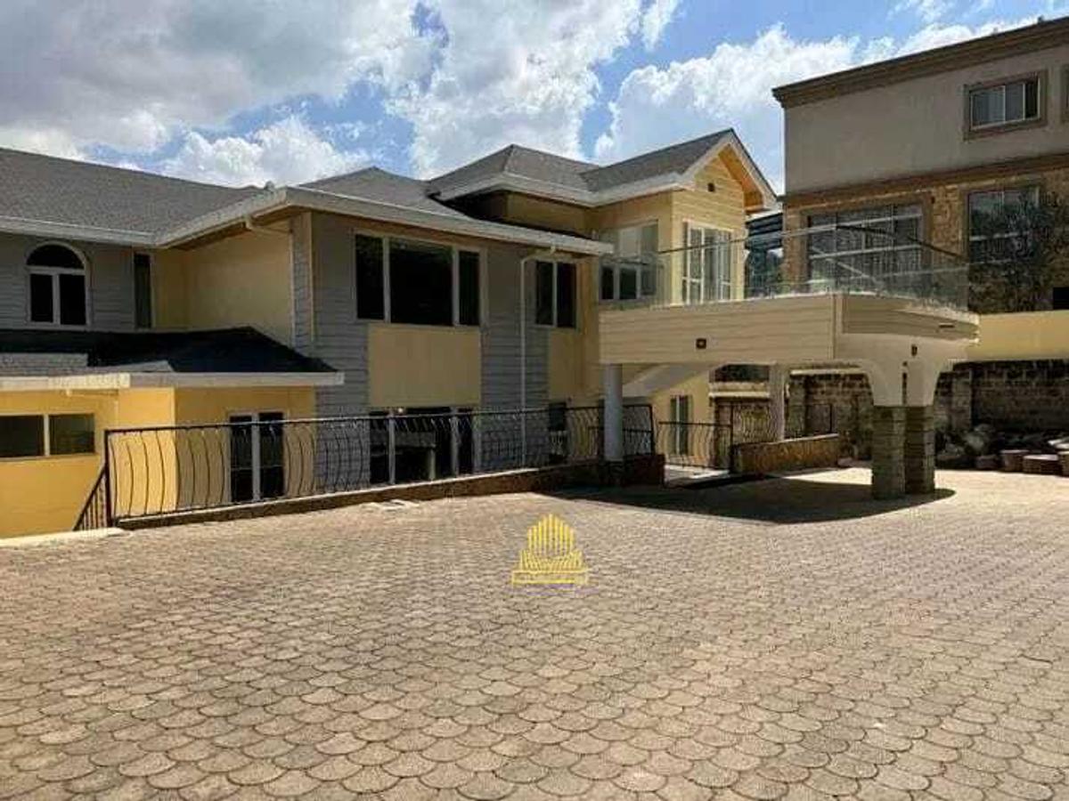 5 Bed Townhouse with En Suite in Kitisuru