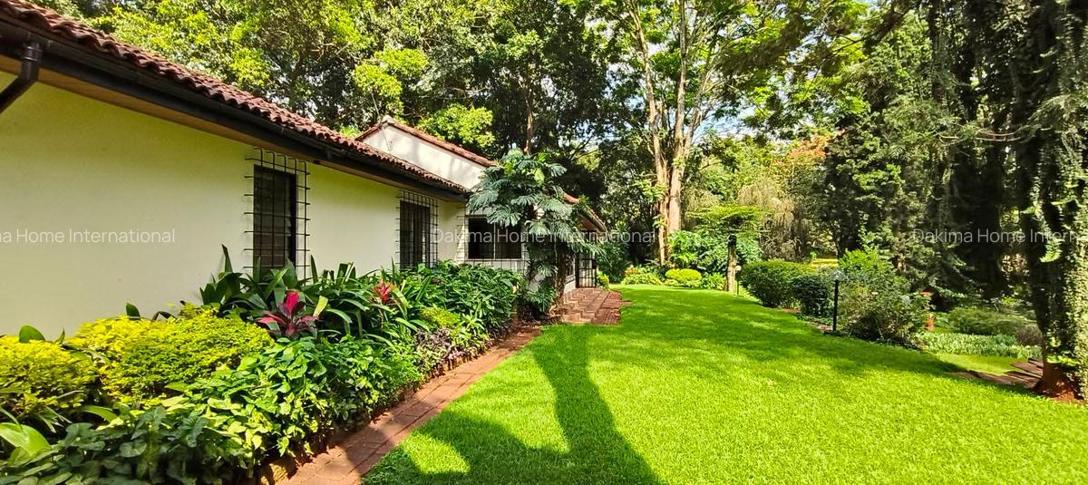 4 Bed House with En Suite in Rosslyn - 18