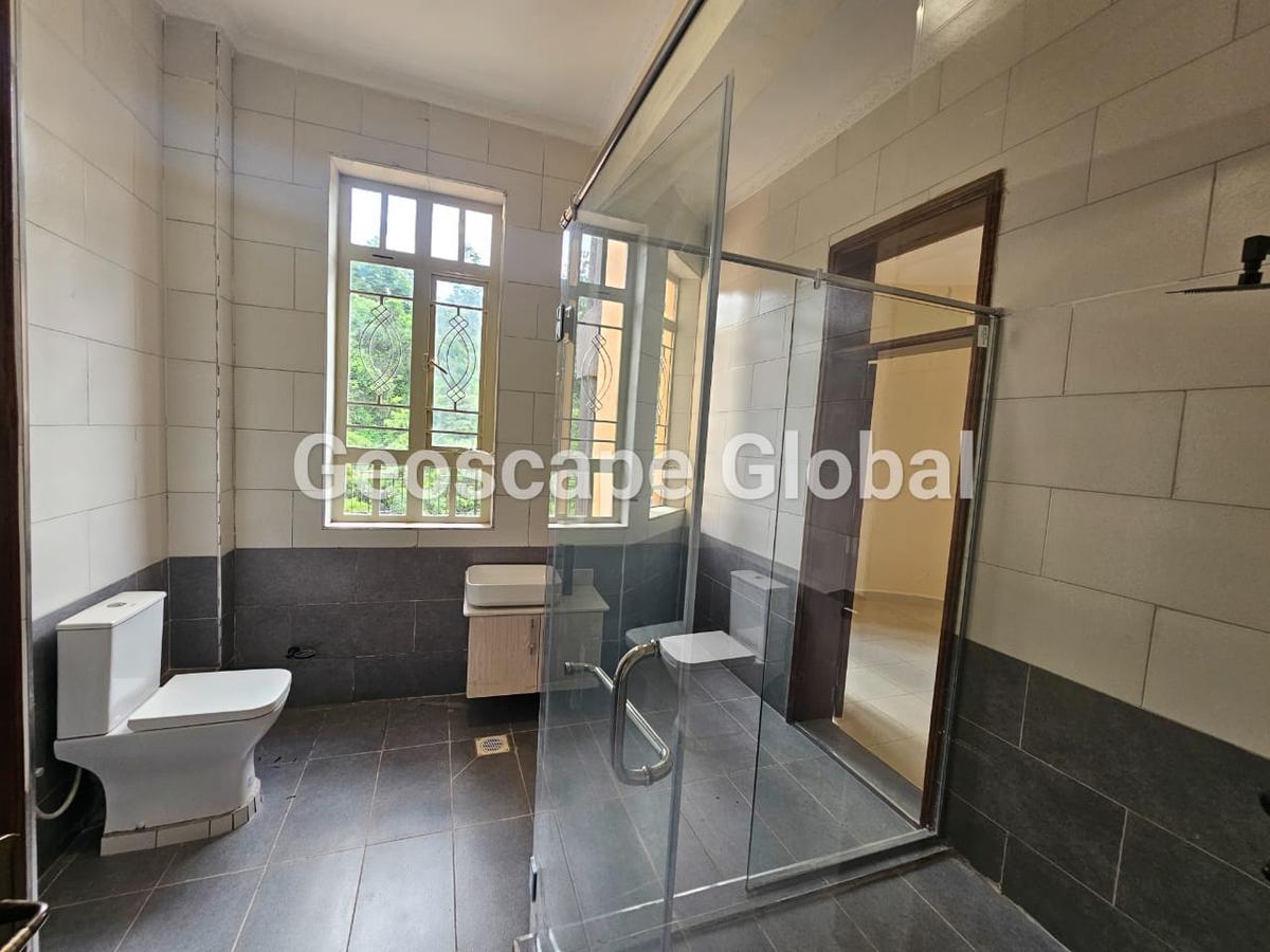 3 Bed Apartment with En Suite in Nyari - 8