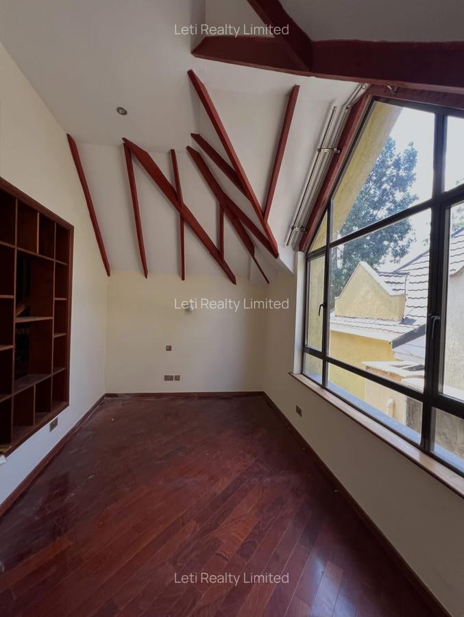 5 Bed Townhouse with En Suite in Lavington - 6