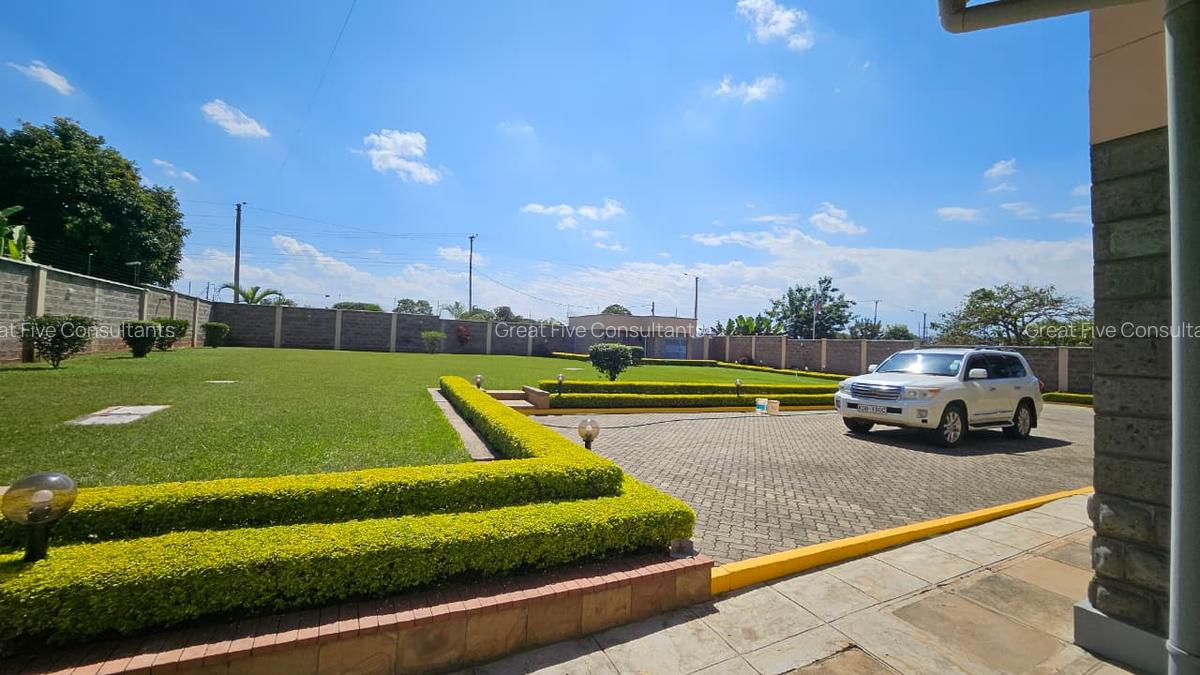 5 Bed Villa with En Suite in Runda - 2