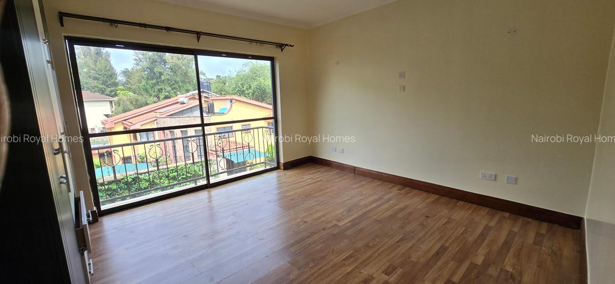 5 Bed Townhouse with En Suite at Grovelia Grove - 10