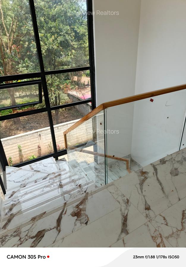 5 Bed Townhouse with En Suite at Lavington - 19