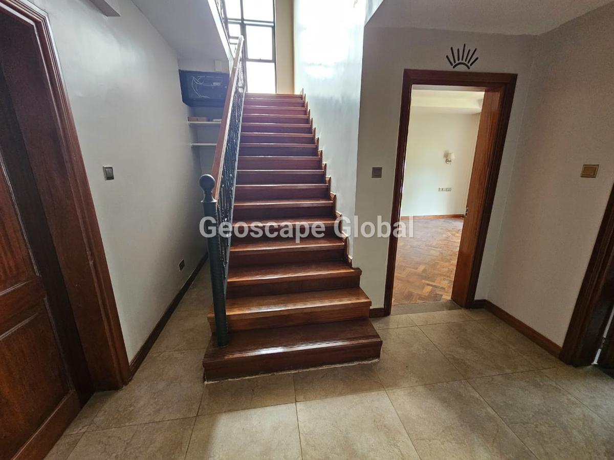 4 Bed Apartment with En Suite in Riverside - 17