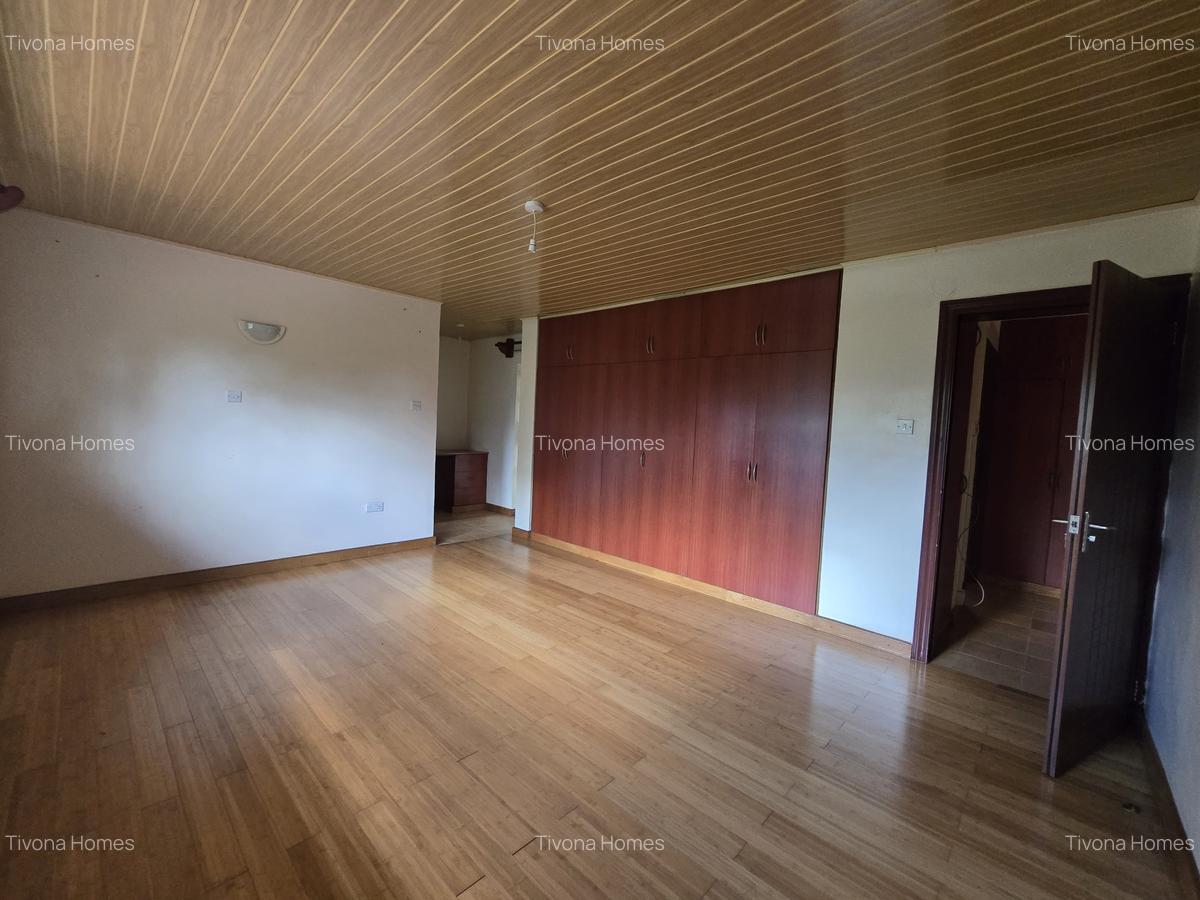 4 Bed House with En Suite in Runda - 16