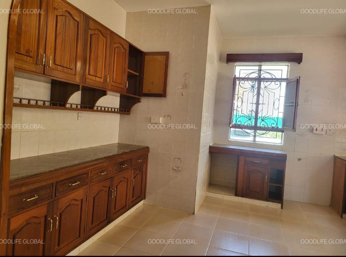 5 Bed House with En Suite at Nyari - 15