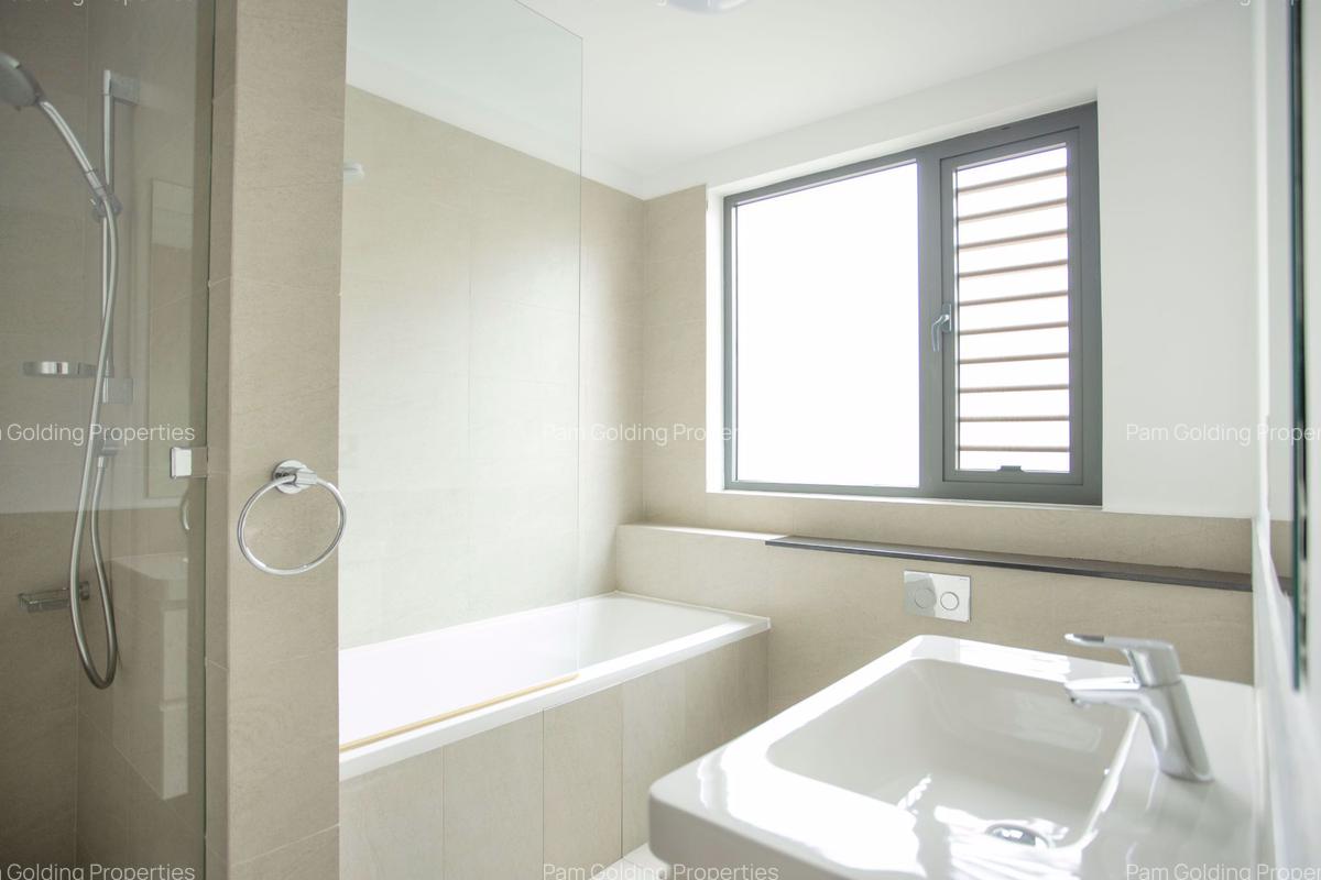 4 Bed Apartment with En Suite in Thika Road - 13