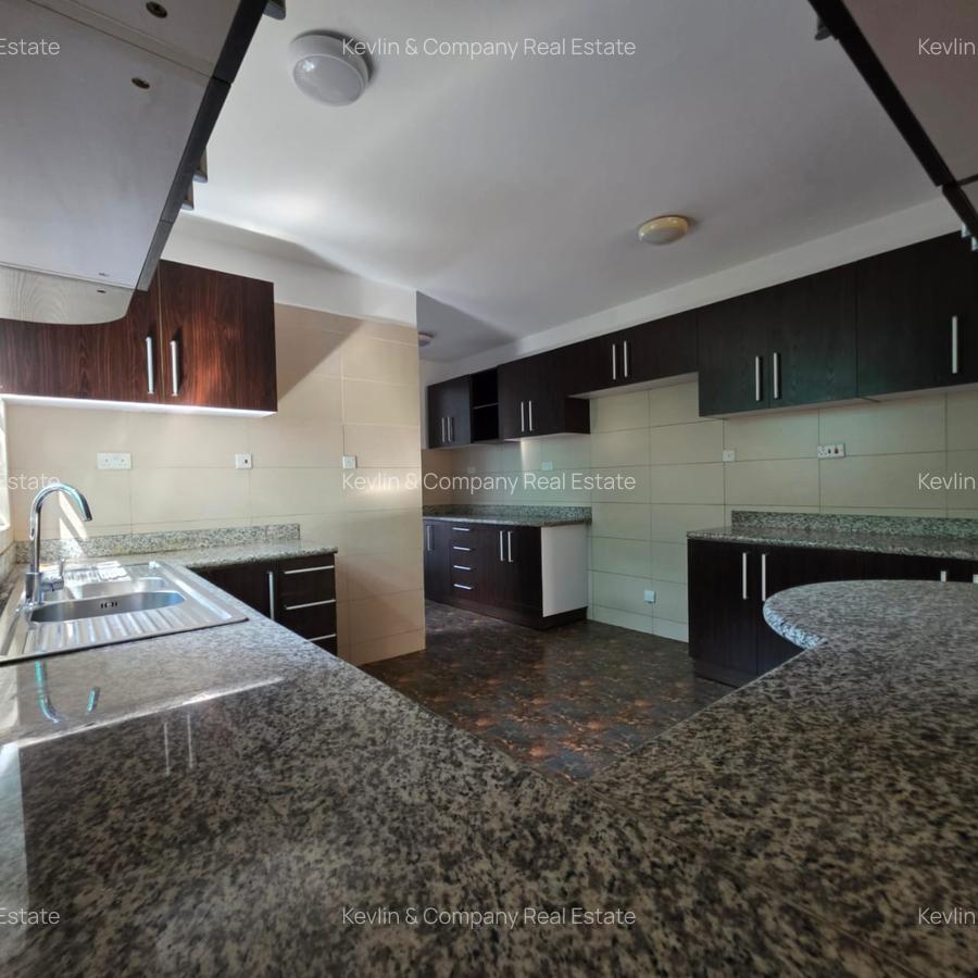 4 Bed Villa with En Suite in Lavington - 5