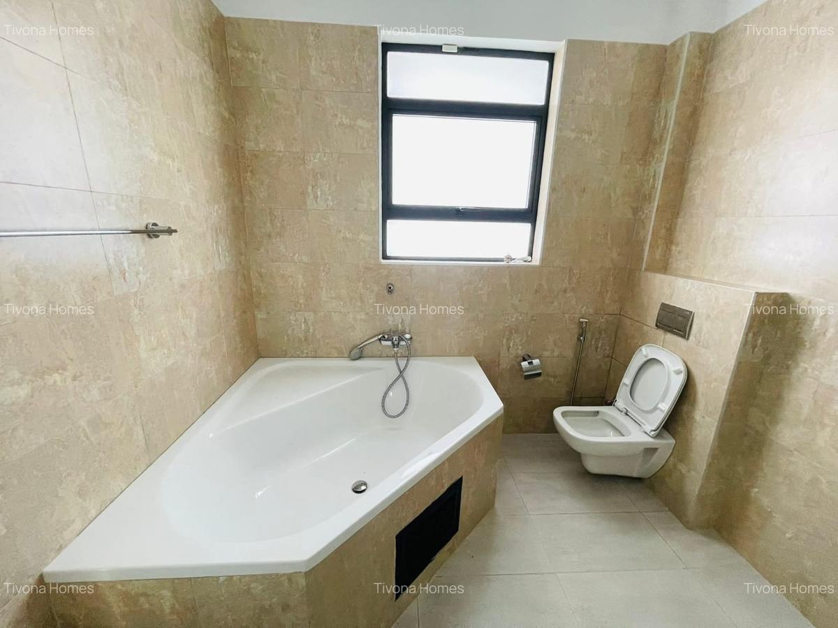 5 Bed Townhouse with En Suite in Runda - 11