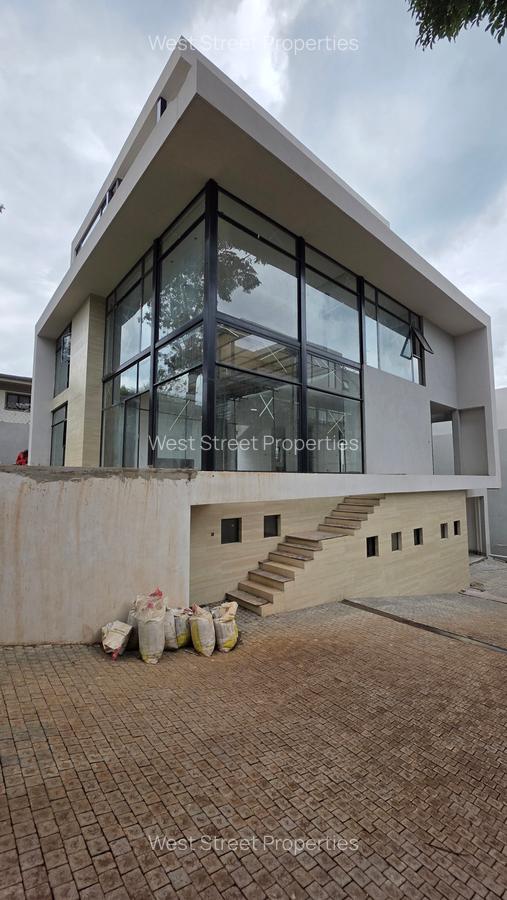 6 Bed Villa with En Suite at Lavington - 3