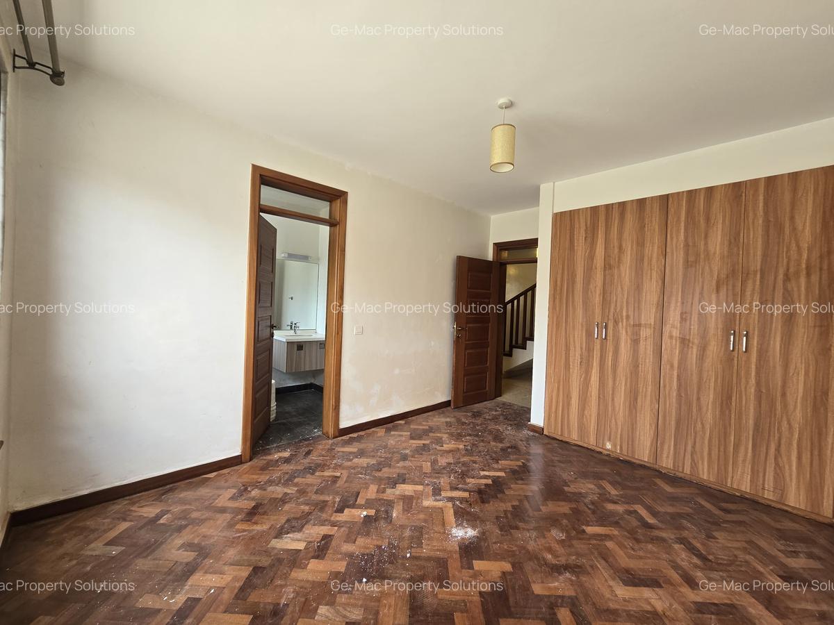 5 Bed Townhouse with En Suite in Lavington - 14