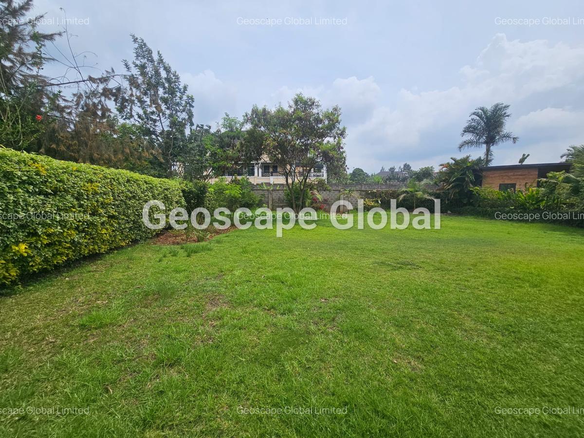 4 Bed House with En Suite in Ridgeways - 12