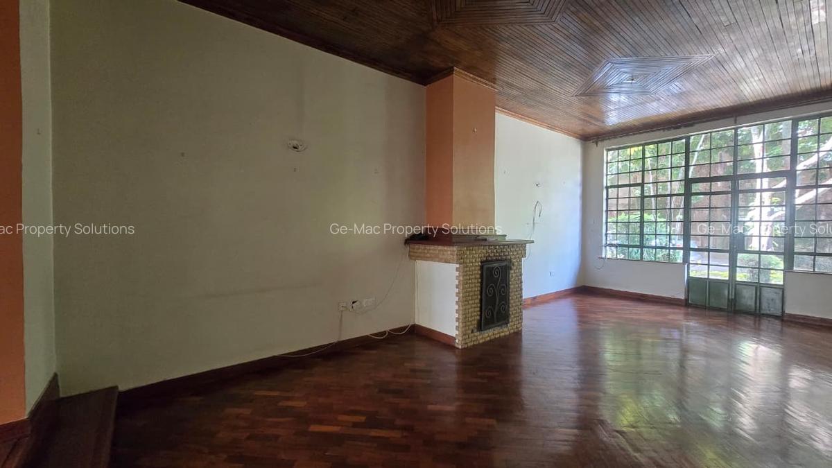 5 Bed House with En Suite in Lavington - 3