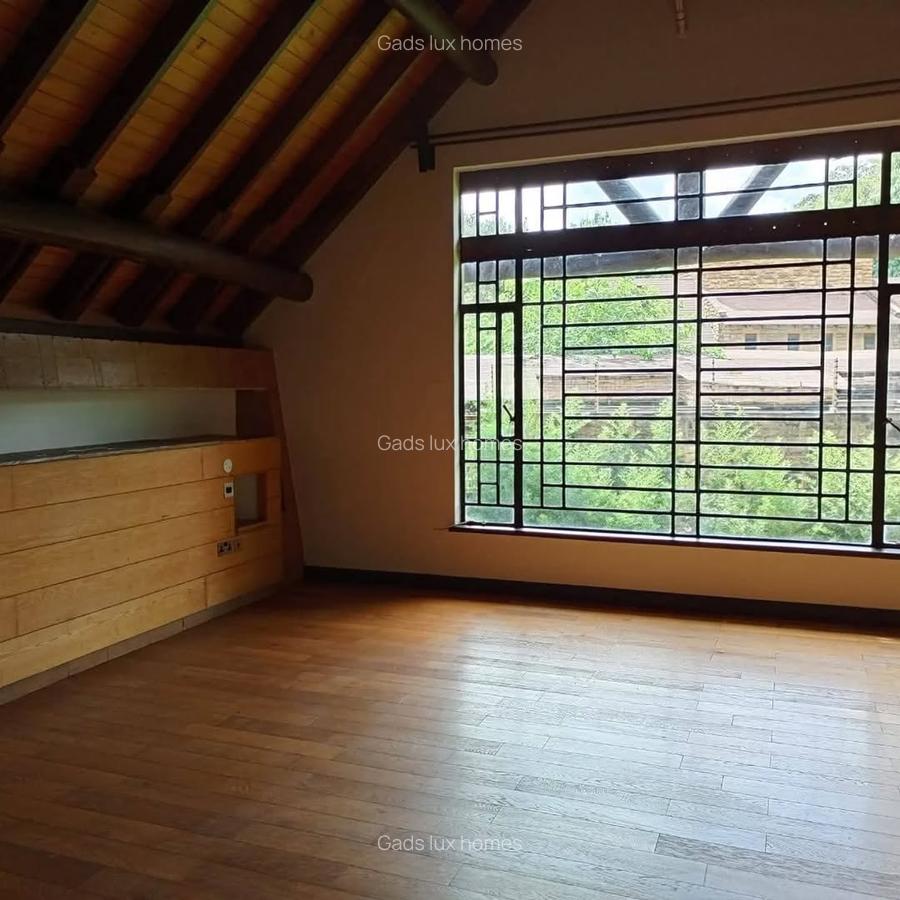 5 Bed Townhouse with En Suite at Lake View - 7