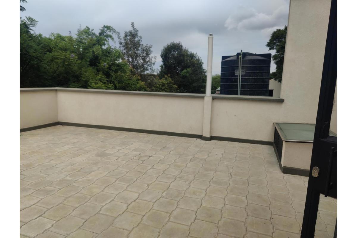 4 Bed Townhouse with En Suite in Parklands - 16