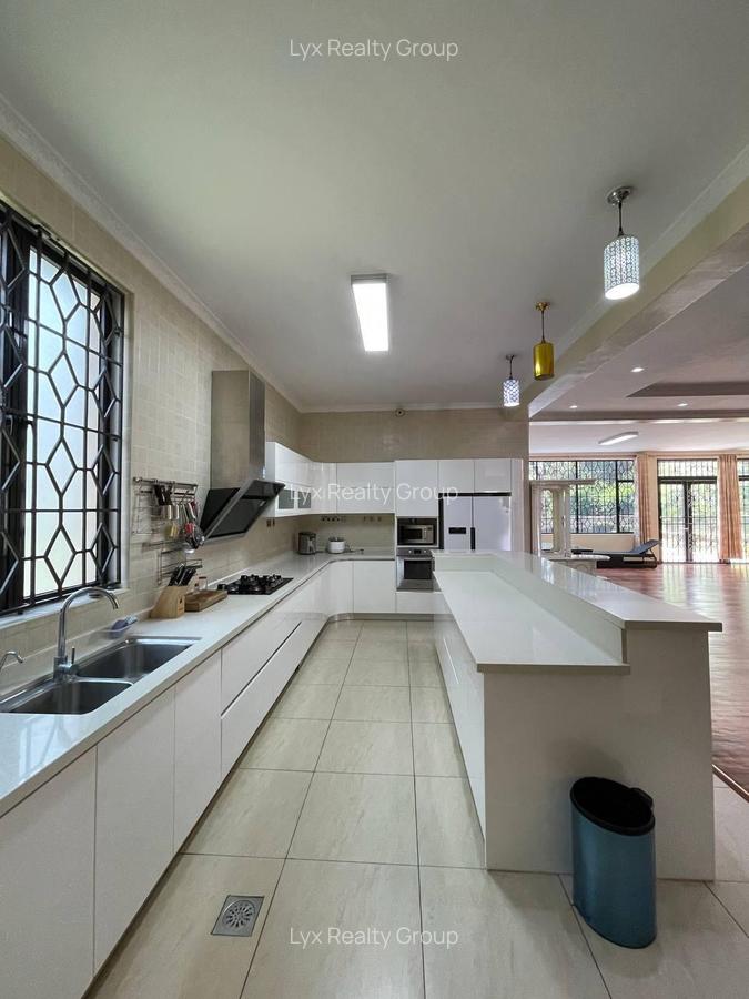 5 Bed Villa with En Suite in Runda - 12