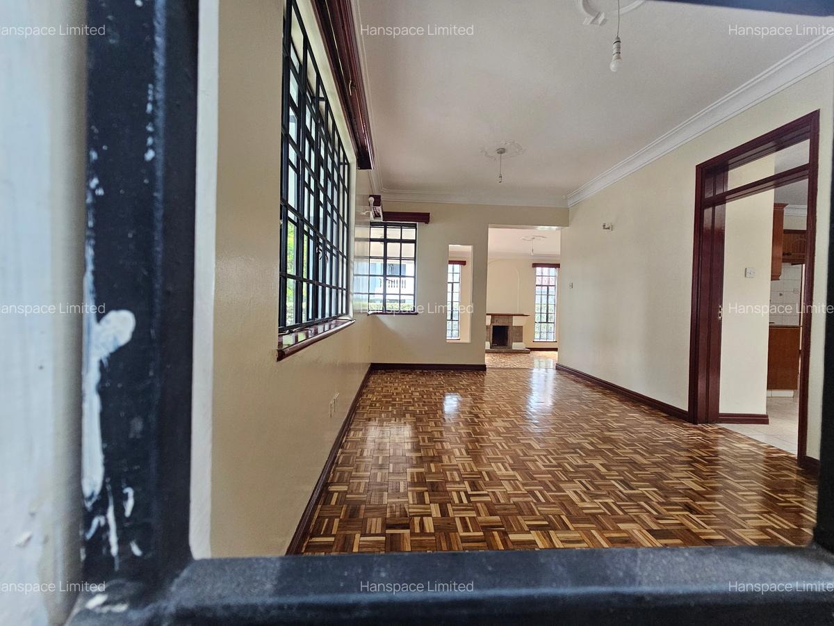 4 Bed Villa with En Suite at Kaputei Road - 4