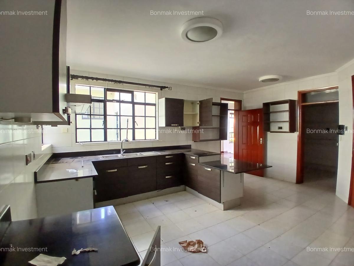 5 Bed Townhouse with En Suite at Lavington Green - 4