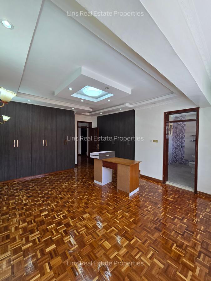 5 Bed House with En Suite in Runda - 17